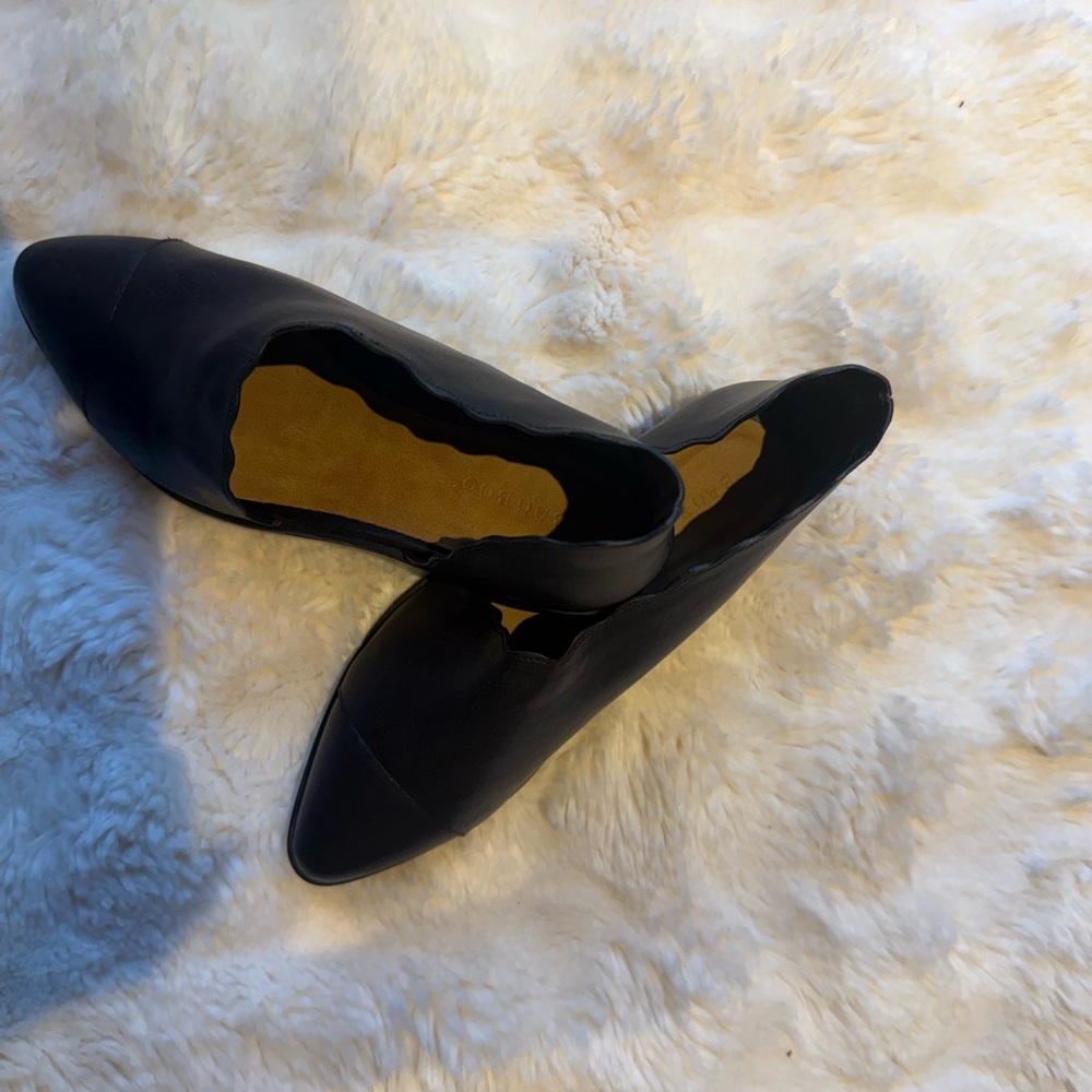 BAMBOO Black Pointed Toe Slip-On Flats